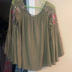 Off the shoulder shirt 👚